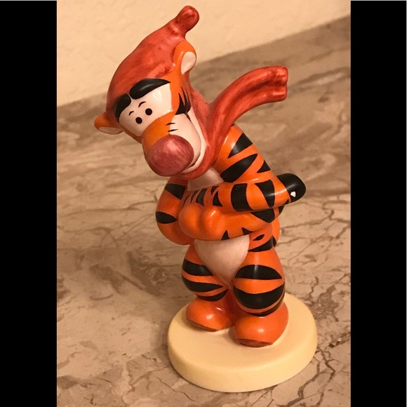 SOLD❌Goebel Tigger Figurine “March Winds Signed